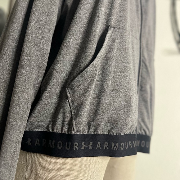 Under Armor Women’s Training Running lightweight loose fit jacket size XL - Picture 7 of 11